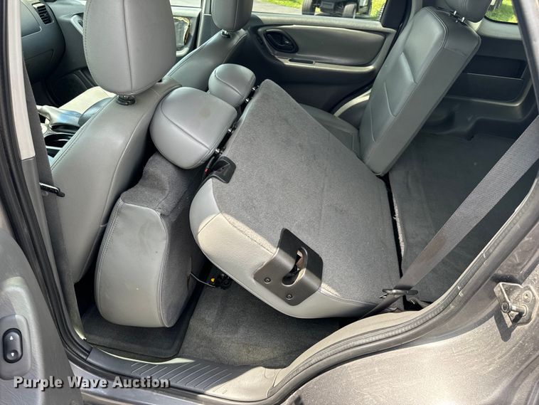 image for item EH6963 2005 Ford Escape XLT SUV