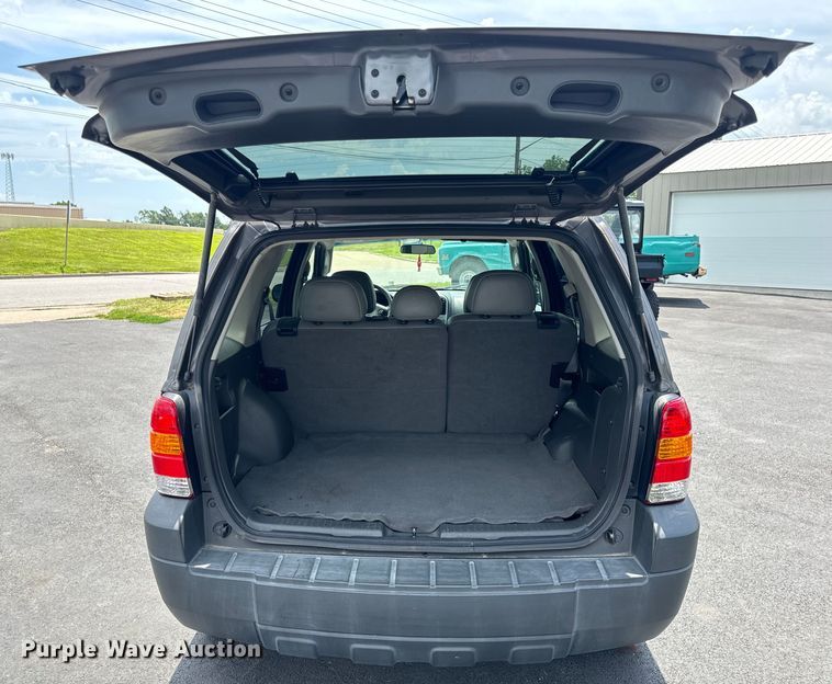 image for item EH6963 2005 Ford Escape XLT SUV