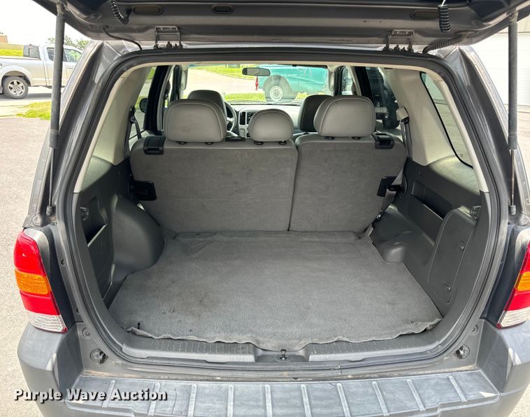 image for item EH6963 2005 Ford Escape XLT SUV