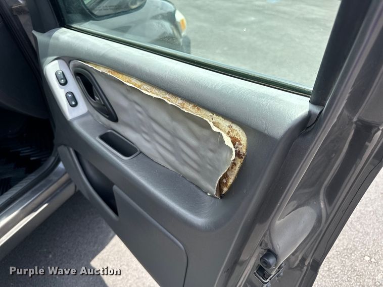 image for item EH6963 2005 Ford Escape XLT SUV