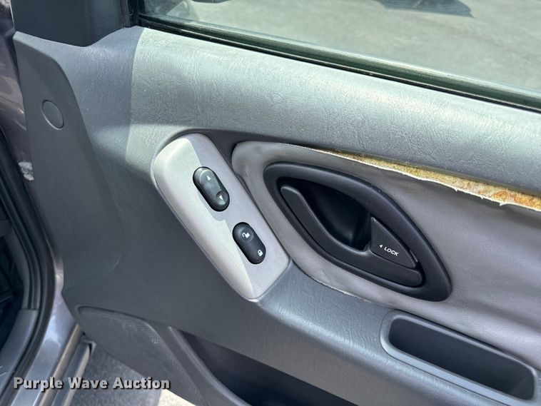 image for item EH6963 2005 Ford Escape XLT SUV