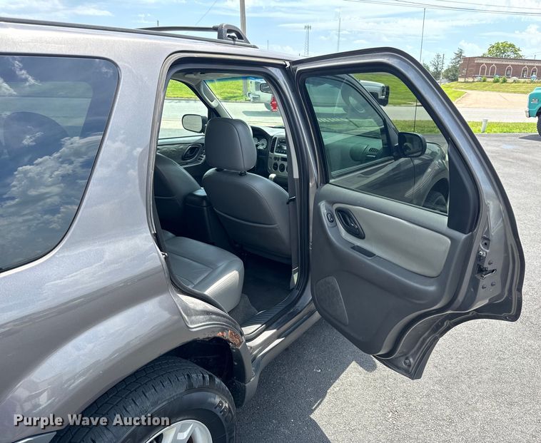 image for item EH6963 2005 Ford Escape XLT SUV