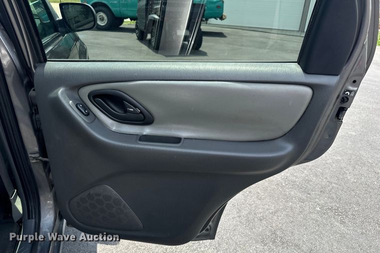 image for item EH6963 2005 Ford Escape XLT SUV