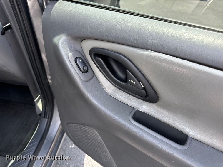 image for item EH6963 2005 Ford Escape XLT SUV