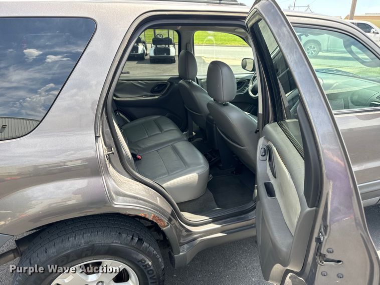 image for item EH6963 2005 Ford Escape XLT SUV