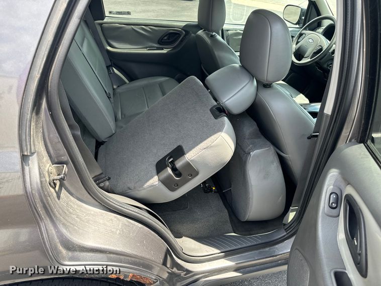 image for item EH6963 2005 Ford Escape XLT SUV