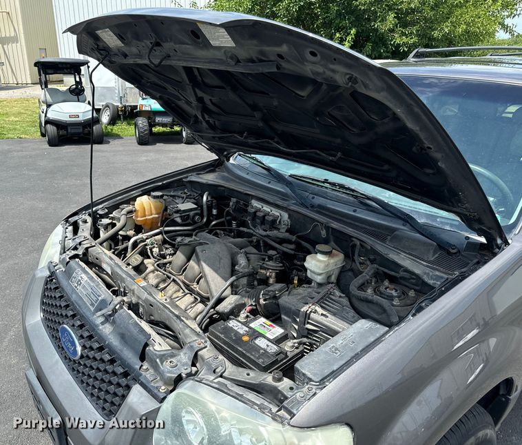 image for item EH6963 2005 Ford Escape XLT SUV