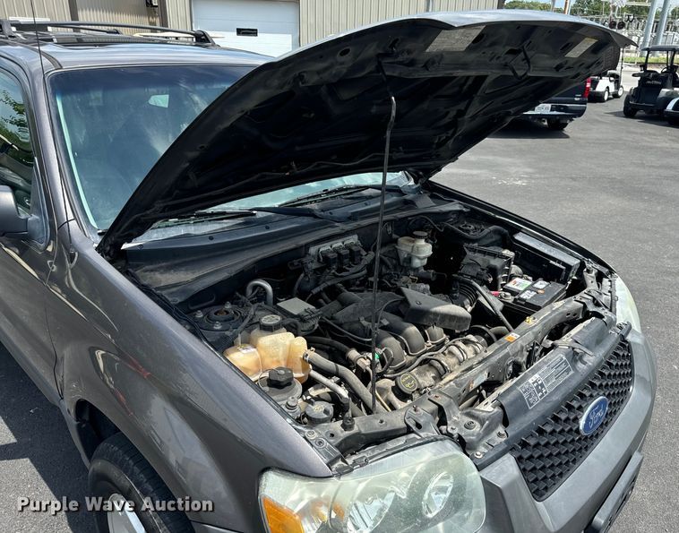 image for item EH6963 2005 Ford Escape XLT SUV