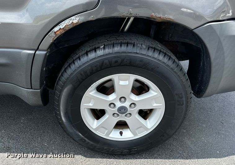 image for item EH6963 2005 Ford Escape XLT SUV