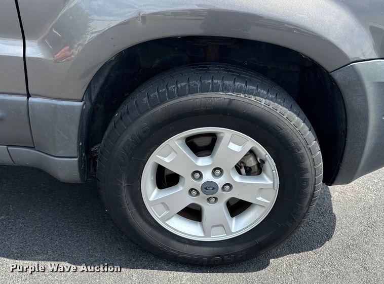 image for item EH6963 2005 Ford Escape XLT SUV
