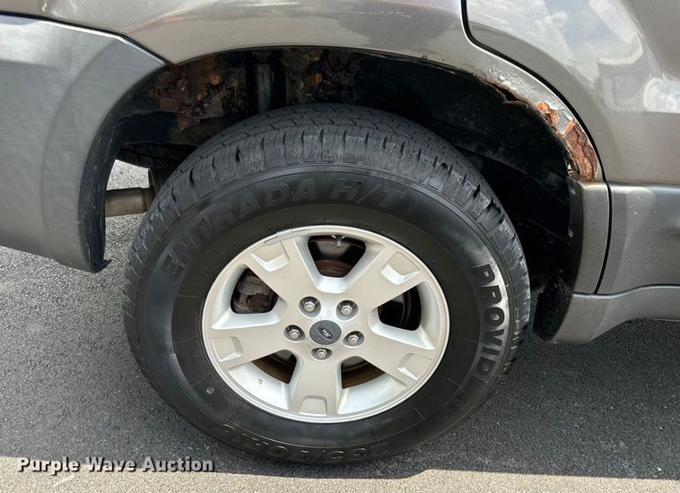 image for item EH6963 2005 Ford Escape XLT SUV