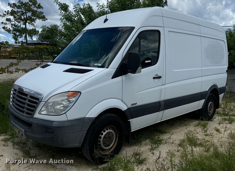 image for item EI4004 2011 Freightliner Sprinter 2500 van