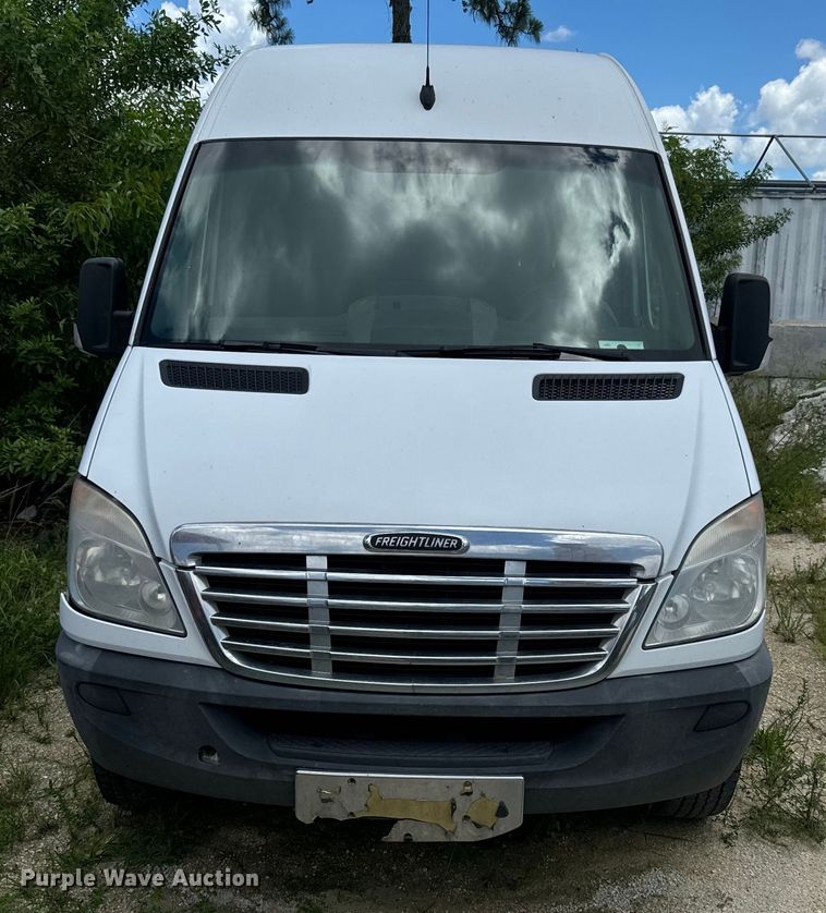 image for item EI4004 2011 Freightliner Sprinter 2500 van