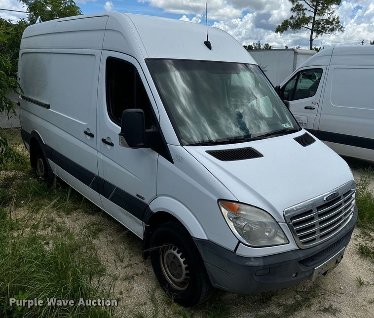 image for item EI4004 2011 Freightliner Sprinter 2500 van