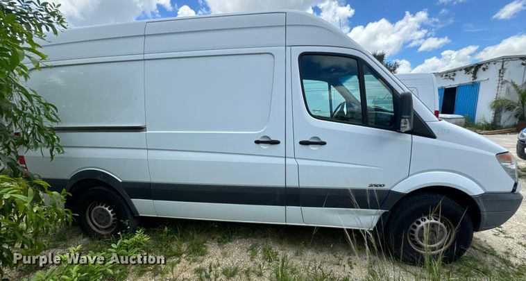 image for item EI4004 2011 Freightliner Sprinter 2500 van