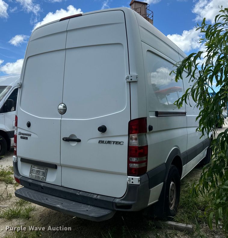 image for item EI4004 2011 Freightliner Sprinter 2500 van