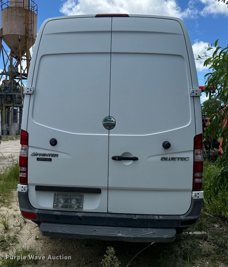 image for item EI4004 2011 Freightliner Sprinter 2500 van