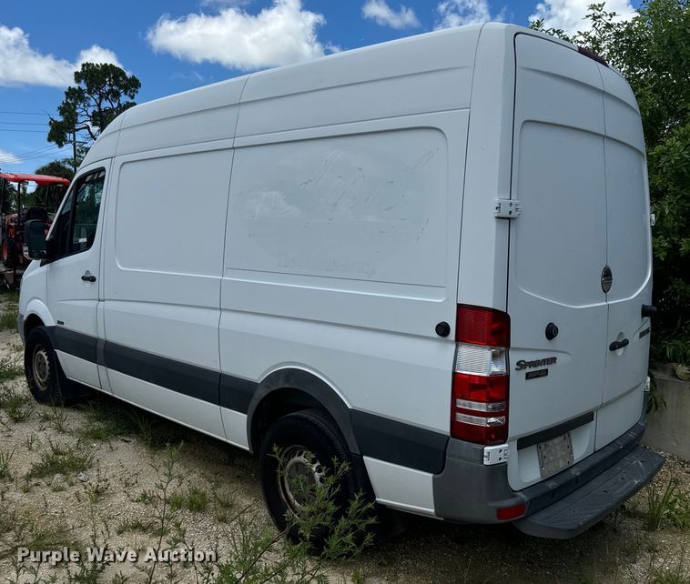 image for item EI4004 2011 Freightliner Sprinter 2500 van