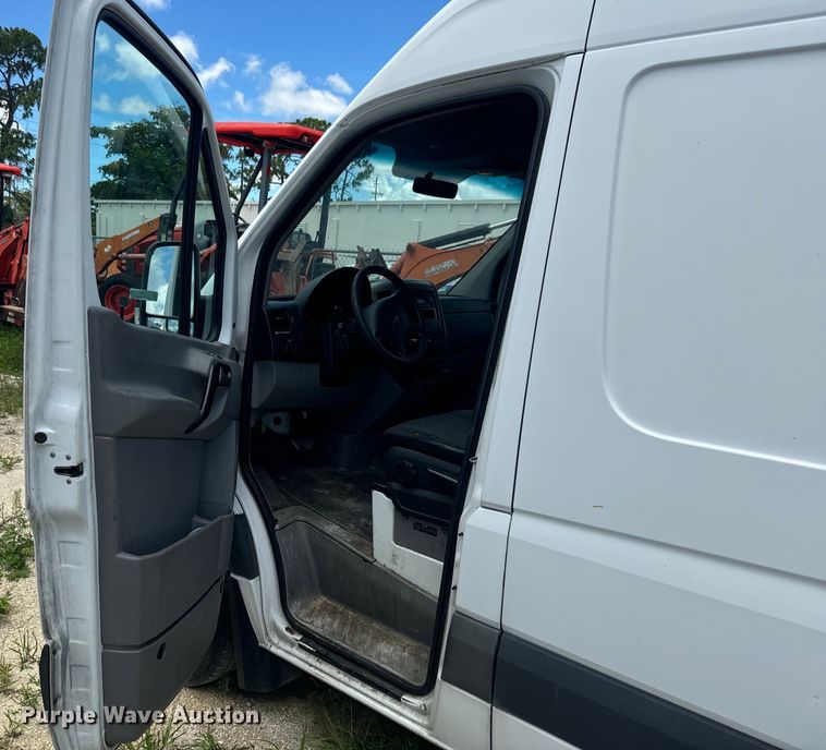 image for item EI4004 2011 Freightliner Sprinter 2500 van