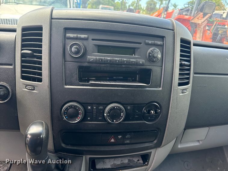 image for item EI4004 2011 Freightliner Sprinter 2500 van