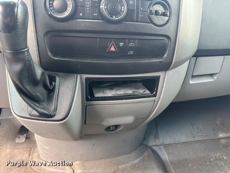 image for item EI4004 2011 Freightliner Sprinter 2500 van