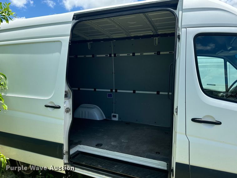 image for item EI4004 2011 Freightliner Sprinter 2500 van