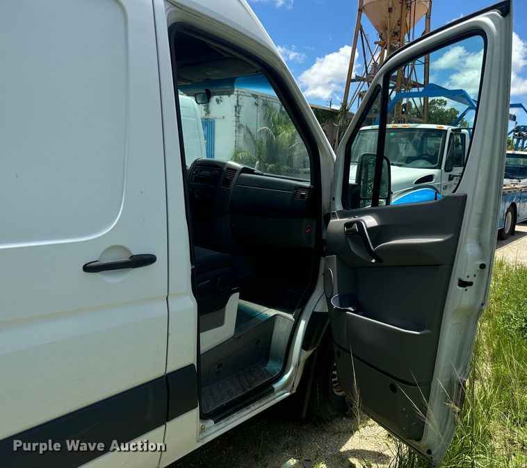 image for item EI4004 2011 Freightliner Sprinter 2500 van