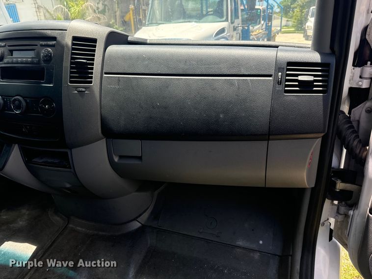 image for item EI4004 2011 Freightliner Sprinter 2500 van