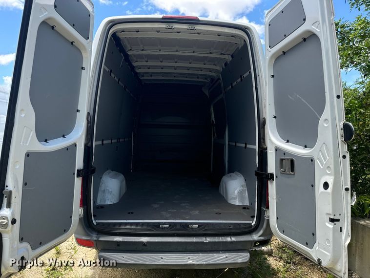 image for item EI4004 2011 Freightliner Sprinter 2500 van