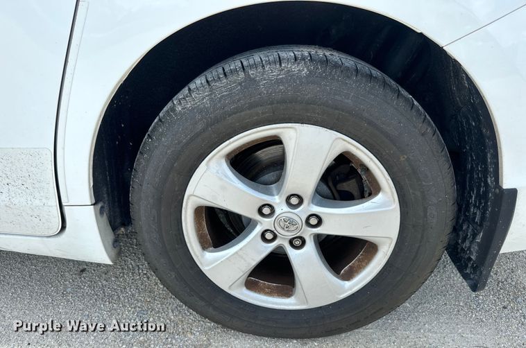 image for item EI4005 2016 Toyota Sienna LE van