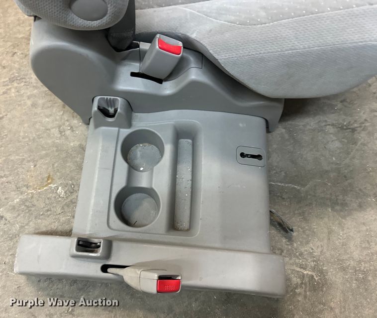 image for item EI4005 2016 Toyota Sienna LE van