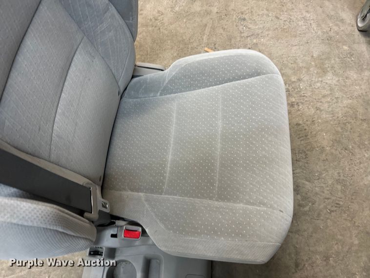 image for item EI4005 2016 Toyota Sienna LE van