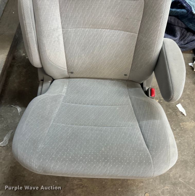 image for item EI4005 2016 Toyota Sienna LE van