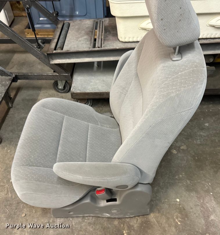 image for item EI4005 2016 Toyota Sienna LE van