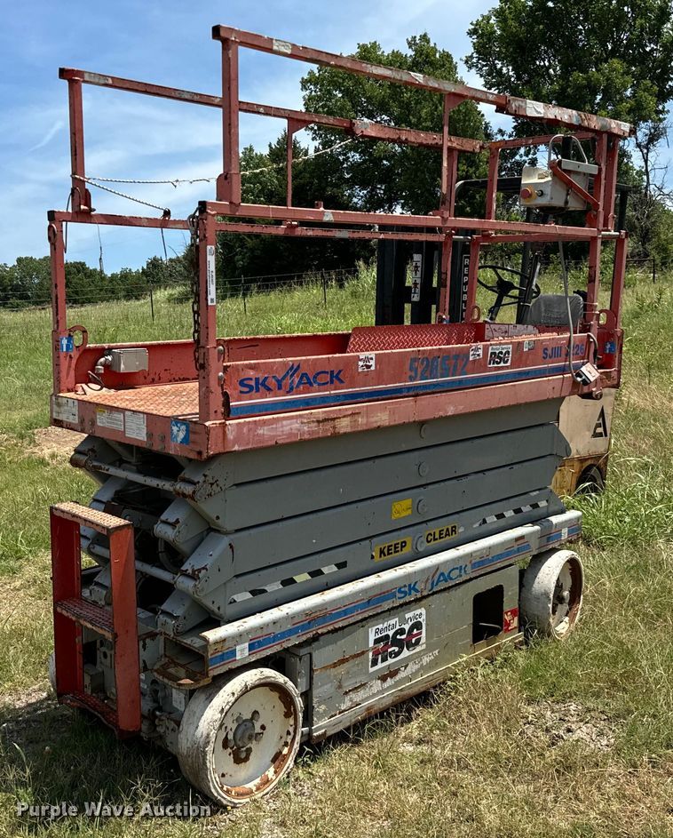 image for item EJ0307 Skyjack 3226 scissor lift