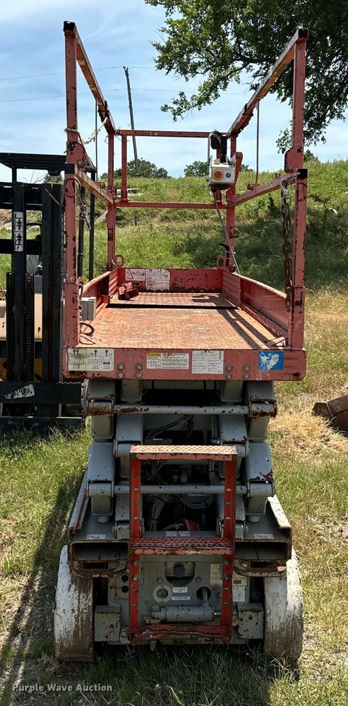 image for item EJ0307 Skyjack 3226 scissor lift