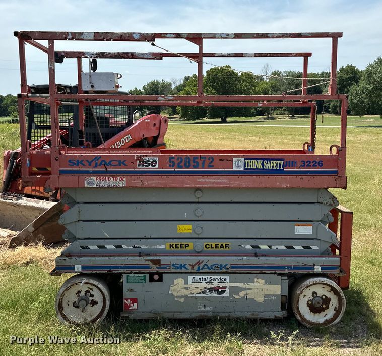 image for item EJ0307 Skyjack 3226 scissor lift