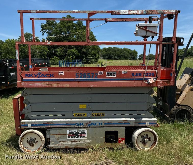 image for item EJ0307 Skyjack 3226 scissor lift