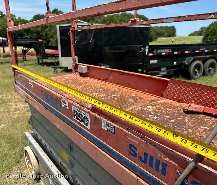 image for item EJ0307 Skyjack 3226 scissor lift