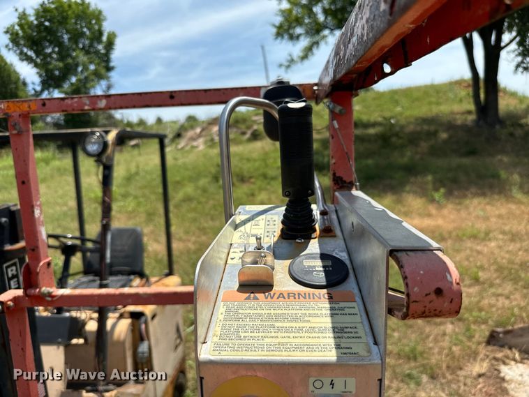 image for item EJ0307 Skyjack 3226 scissor lift