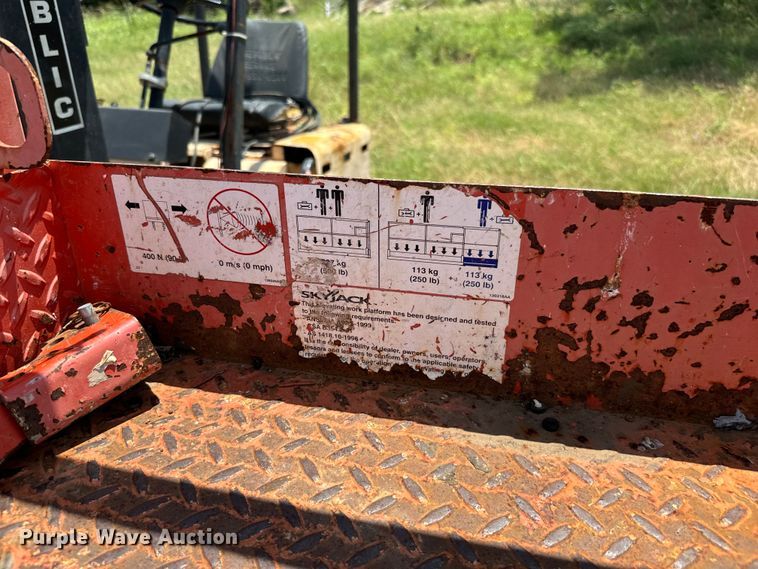 image for item EJ0307 Skyjack 3226 scissor lift