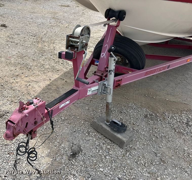 image for item EJ4340 2004 Ebbtide Campione boat