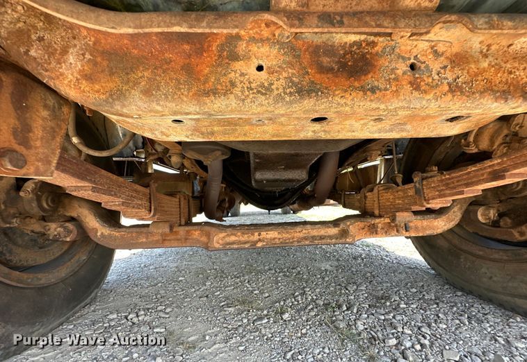 image for item EJ4363 1977 Ford F800 flatbed truck