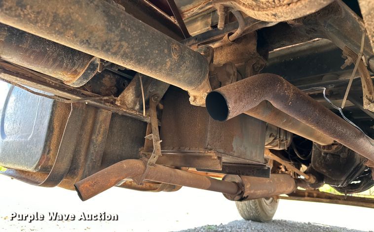 image for item EJ4363 1977 Ford F800 flatbed truck