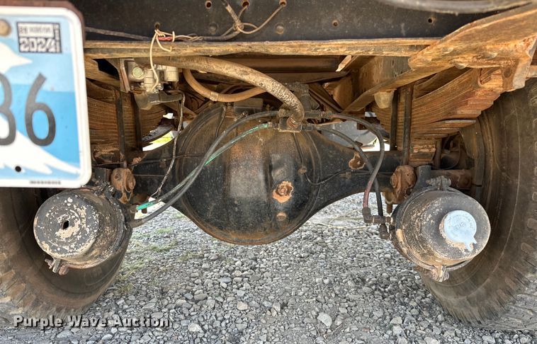 image for item EJ4363 1977 Ford F800 flatbed truck