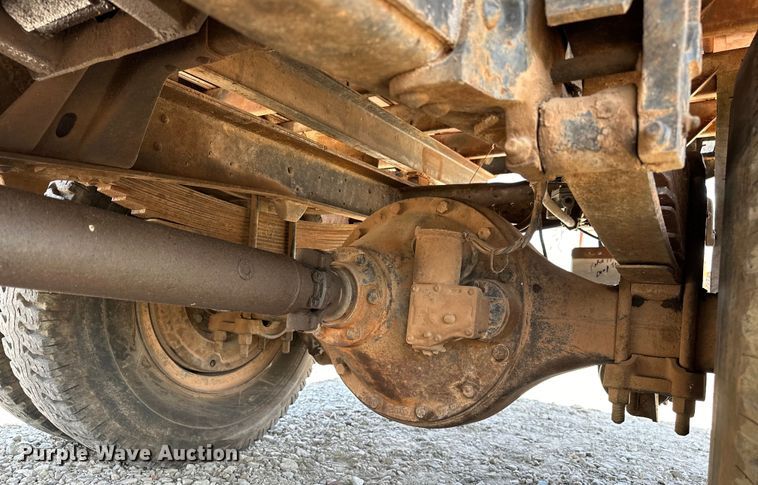 image for item EJ4363 1977 Ford F800 flatbed truck