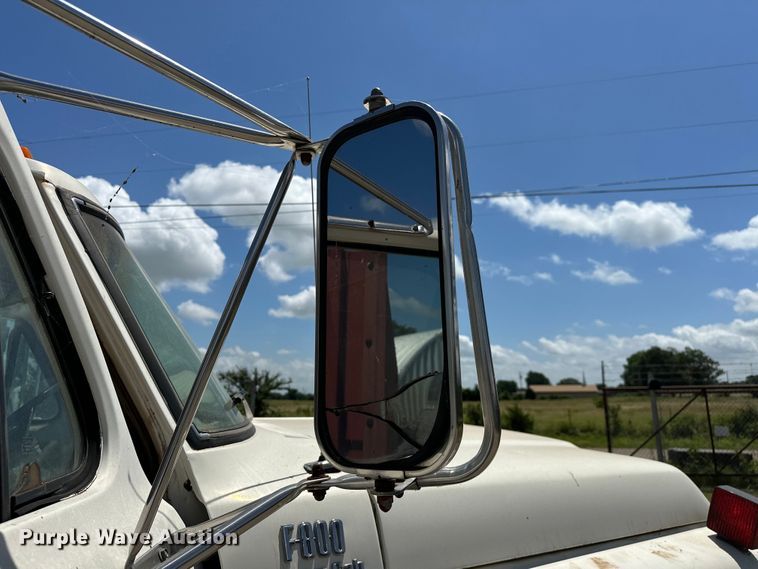 image for item EJ4363 1977 Ford F800 flatbed truck