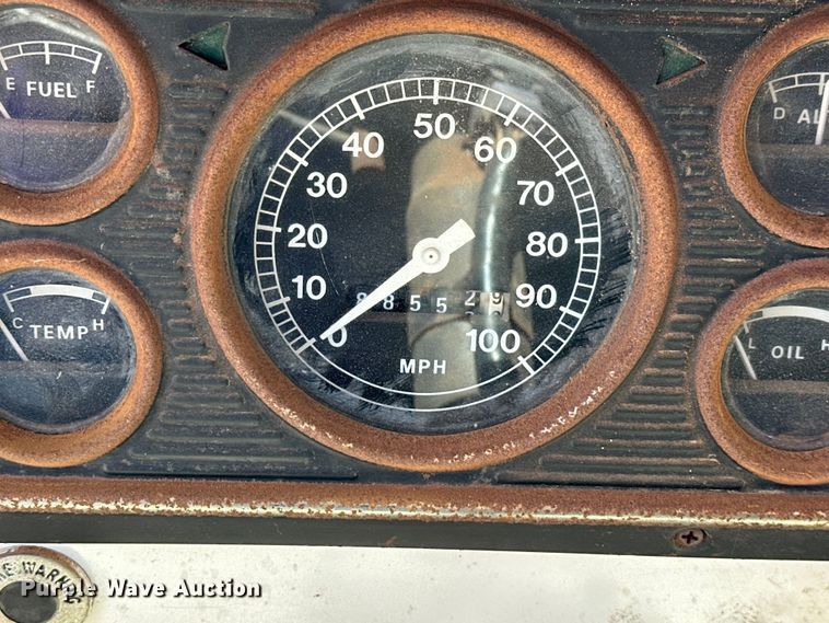 image for item EJ4363 1977 Ford F800 flatbed truck