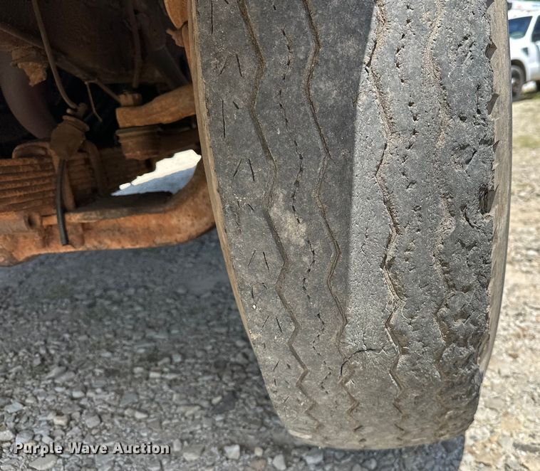 image for item EJ4363 1977 Ford F800 flatbed truck