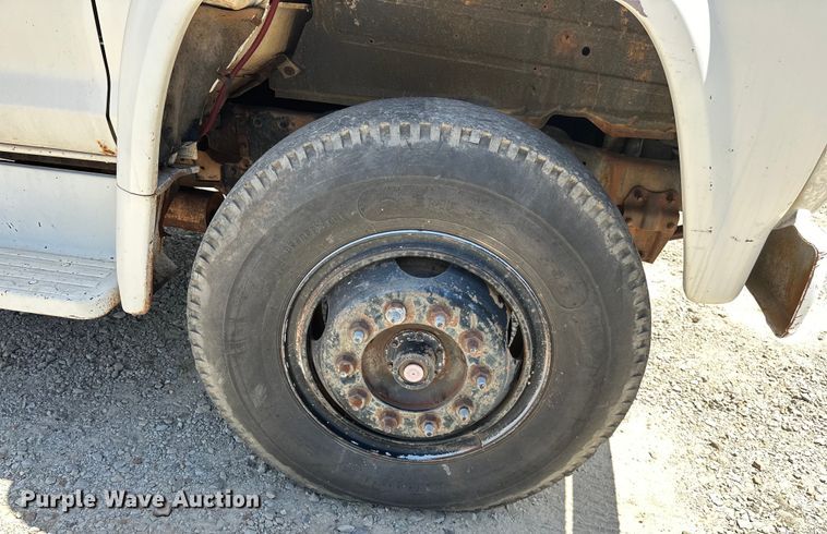 image for item EJ4363 1977 Ford F800 flatbed truck